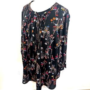 Daniel Rainn dark floral, pintuck pleated peasant blouse, roll tab sleeve. 2X 20